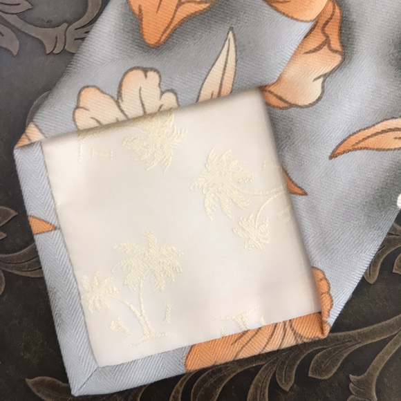 Vintage Off Island Tommy Bahama Hawaiian Tie - Picture 5 of 10